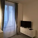 Comfortable & Bright Parisian Studio!