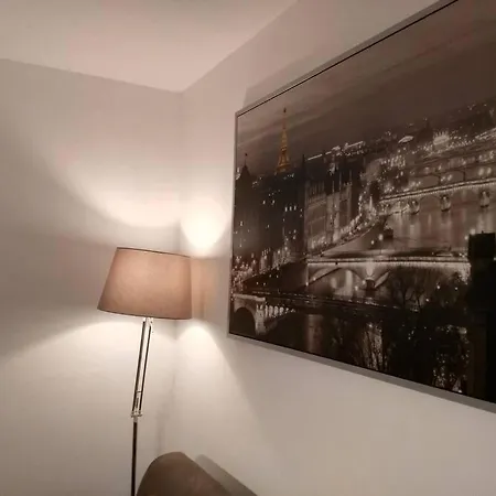 Comfortable & Bright Parisian Studio! *