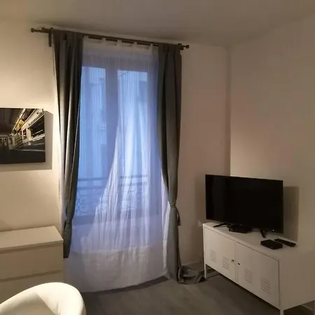 Comfortable & Bright Parisian Studio! 아파트