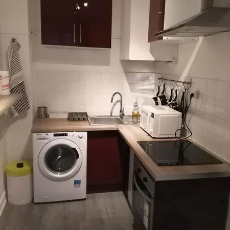 아파트 Comfortable & Bright Parisian Studio!