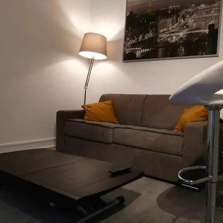 Comfortable & Bright Parisian Studio! Appartamento *