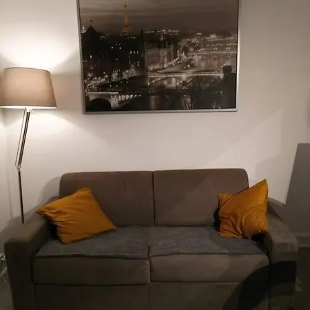 아파트 Comfortable & Bright Parisian Studio!
