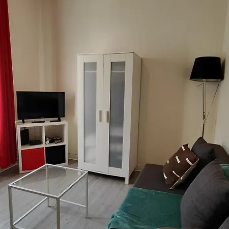 Comfortable & Bright Parisian Studio! 公寓