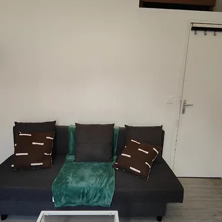 Comfortable & Bright Parisian Studio! 아파트 이브리쉬르센