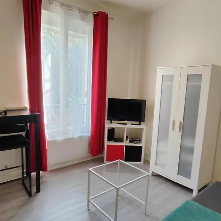 公寓 Comfortable & Bright Parisian Studio! *