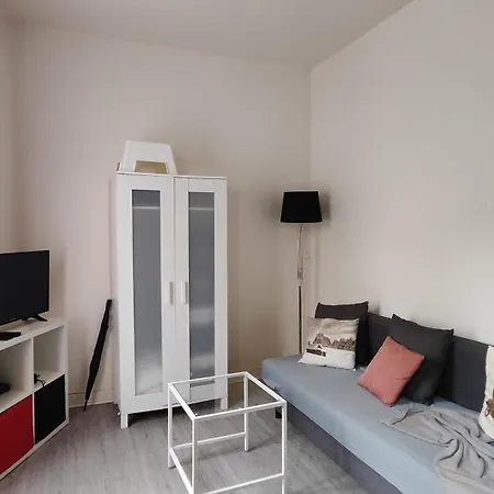 Comfortable & Bright Parisian Studio! * 이브리쉬르센