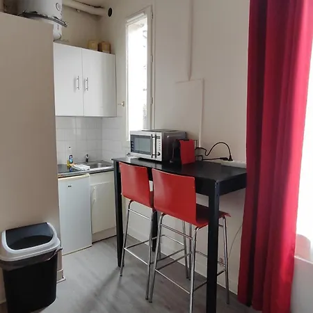 아파트 Comfortable & Bright Parisian Studio! *