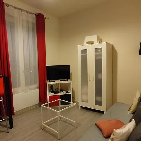 Comfortable & Bright Parisian Studio! 아파트 *