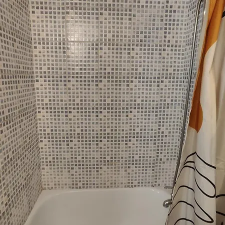 Comfortable & Bright Parisian Studio!
