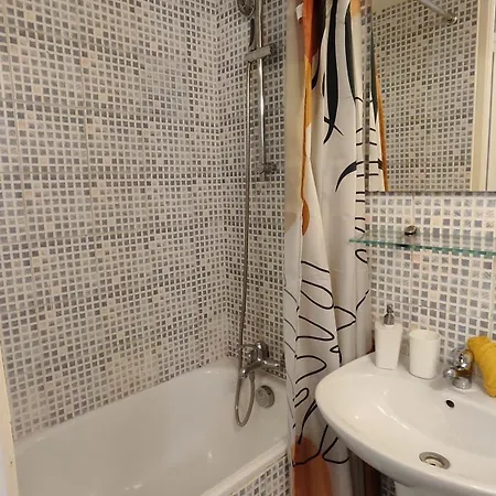 Comfortable & Bright Parisian Studio! 公寓