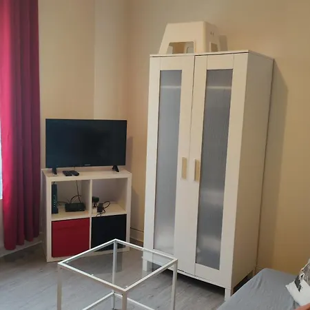 Comfortable & Bright Parisian Studio! * 이브리쉬르센