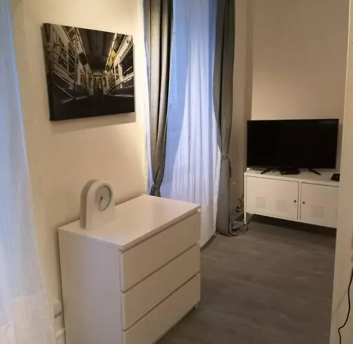 Comfortable & Bright Parisian Studio! *