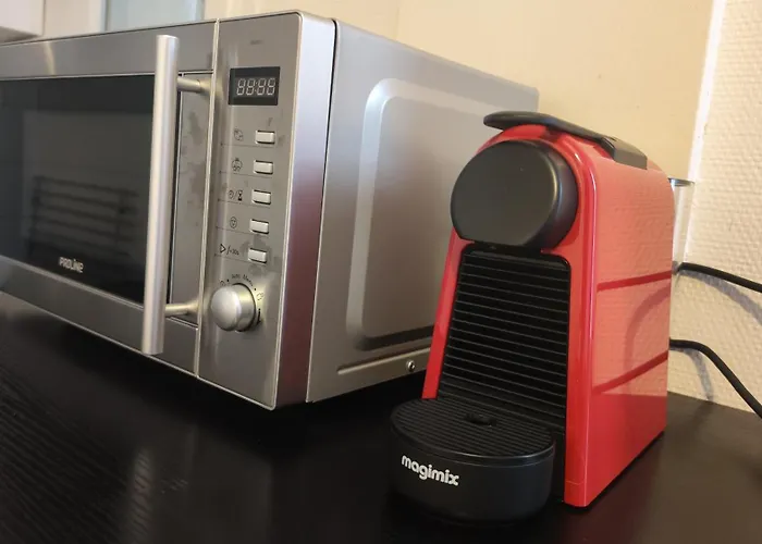 Comfortable & Bright Parisian Studio! アパート イヴリー＝シュル＝セーヌ